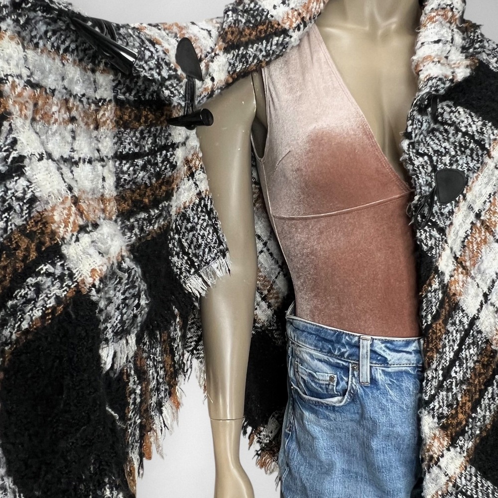 APT.9 London Plaid Toggle Ruana Poncho Cape Wrap Black‎ Brown White Cozy OS - Picture 6 of 9
